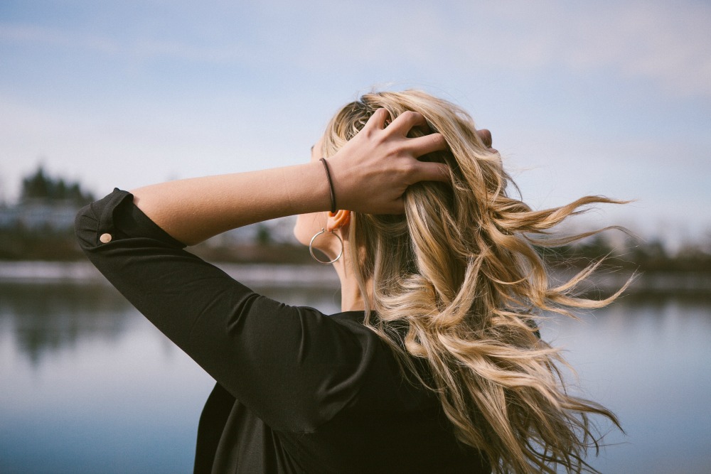 Is it possible to use rosemary essential oil for hair growth? Researchers are looking deeper into this question.