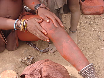 Rubbing ochre on skin