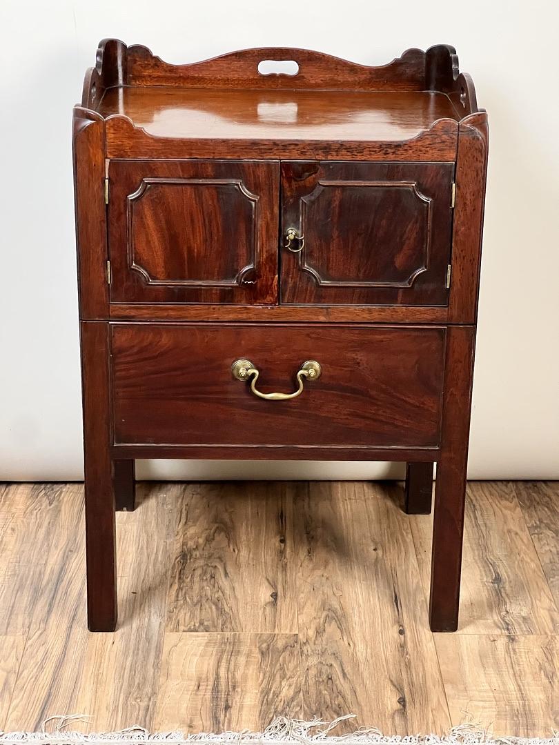 Antique George III Bedside Commode with Pull Out Leather Surface c. Late 18th Century