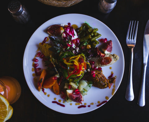 Comida mediterránea.
Foto de Louis Hansel en Unsplash
