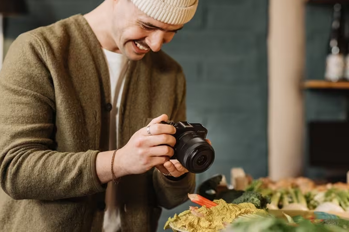 Canon EOS R50 V Creator Kit