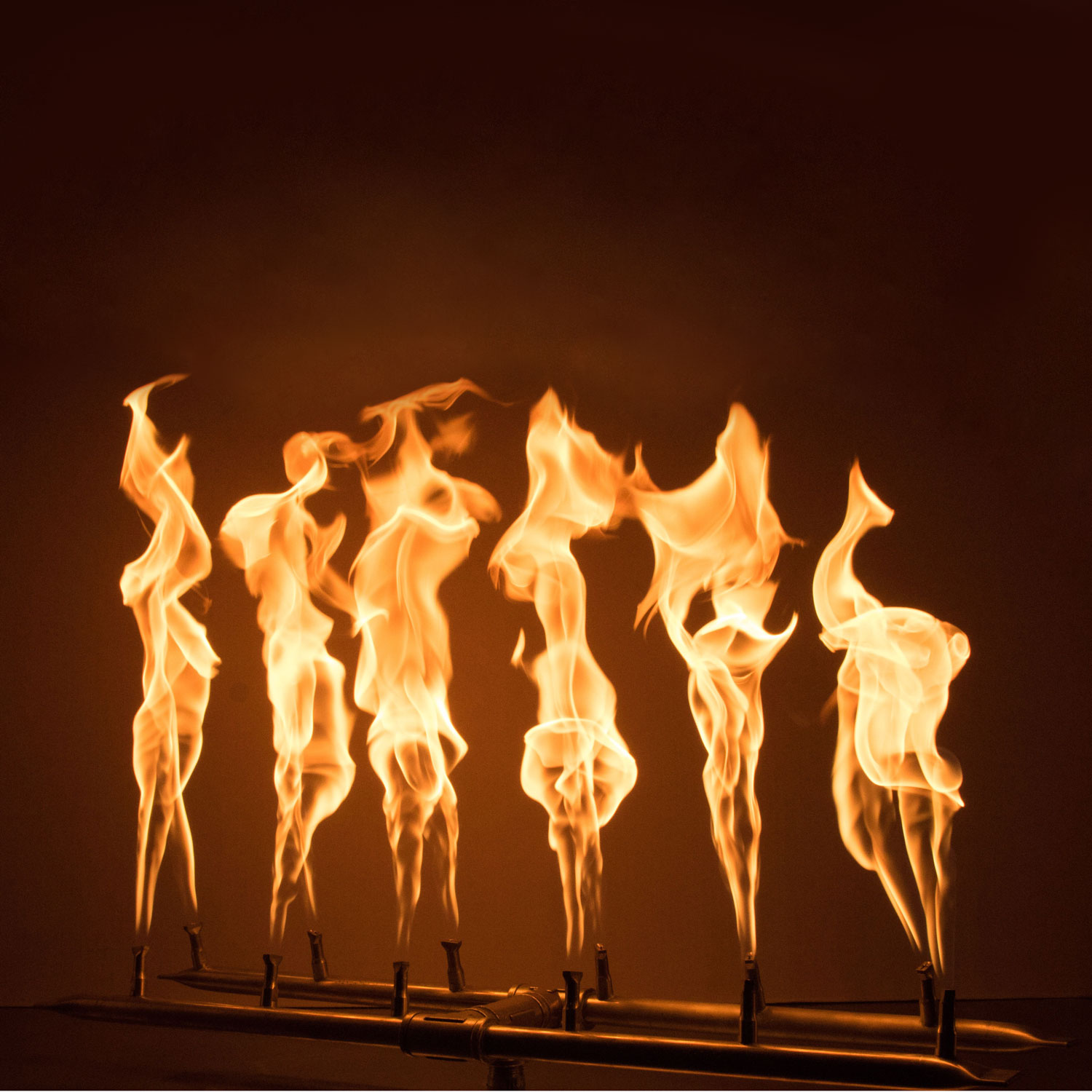 Lit gas fire pit H-burner