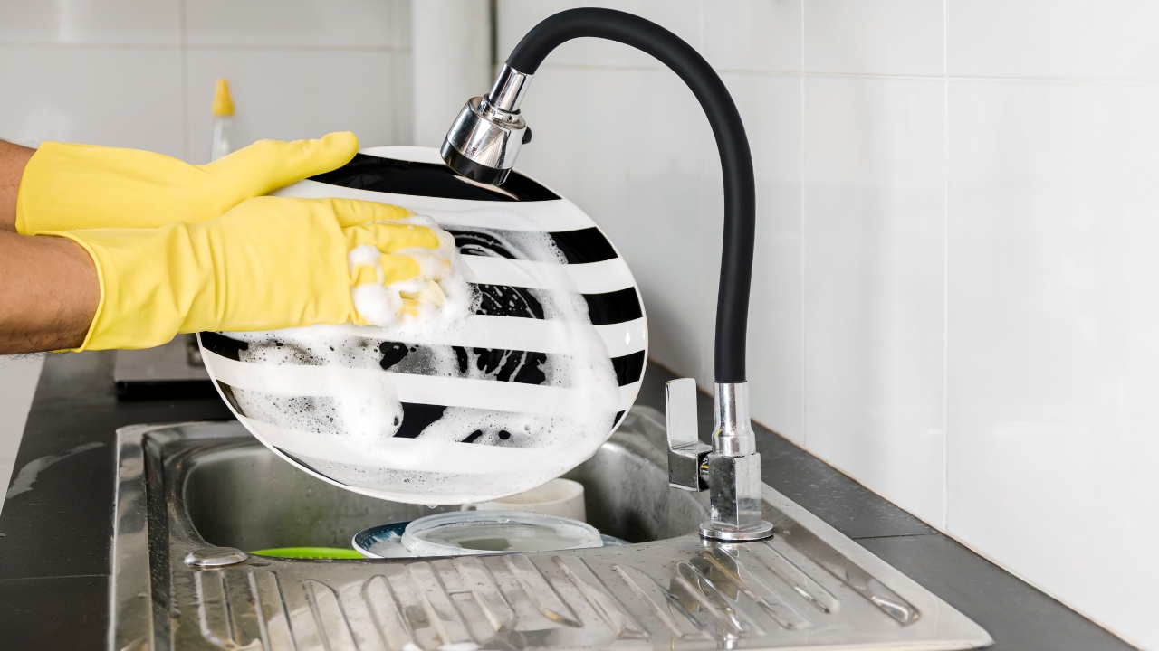 Say goodbye to dishwashing manually
