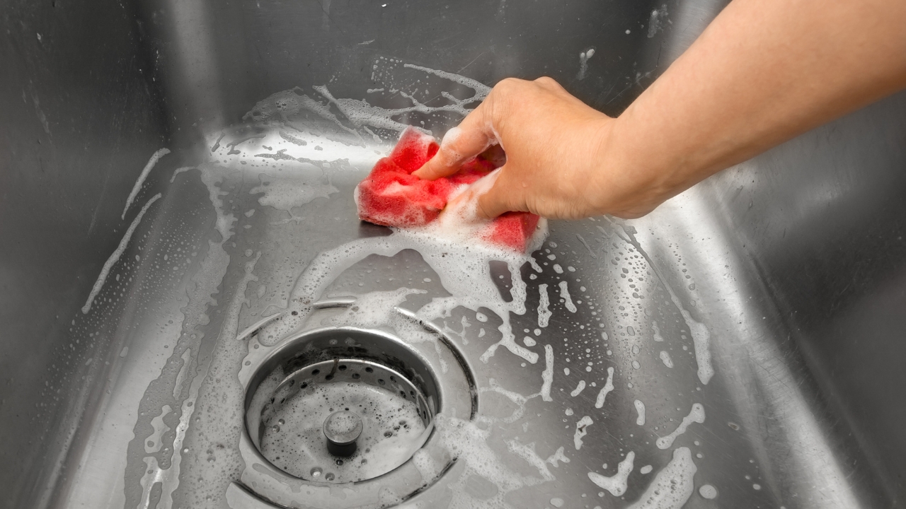 Easy maintenance of sink