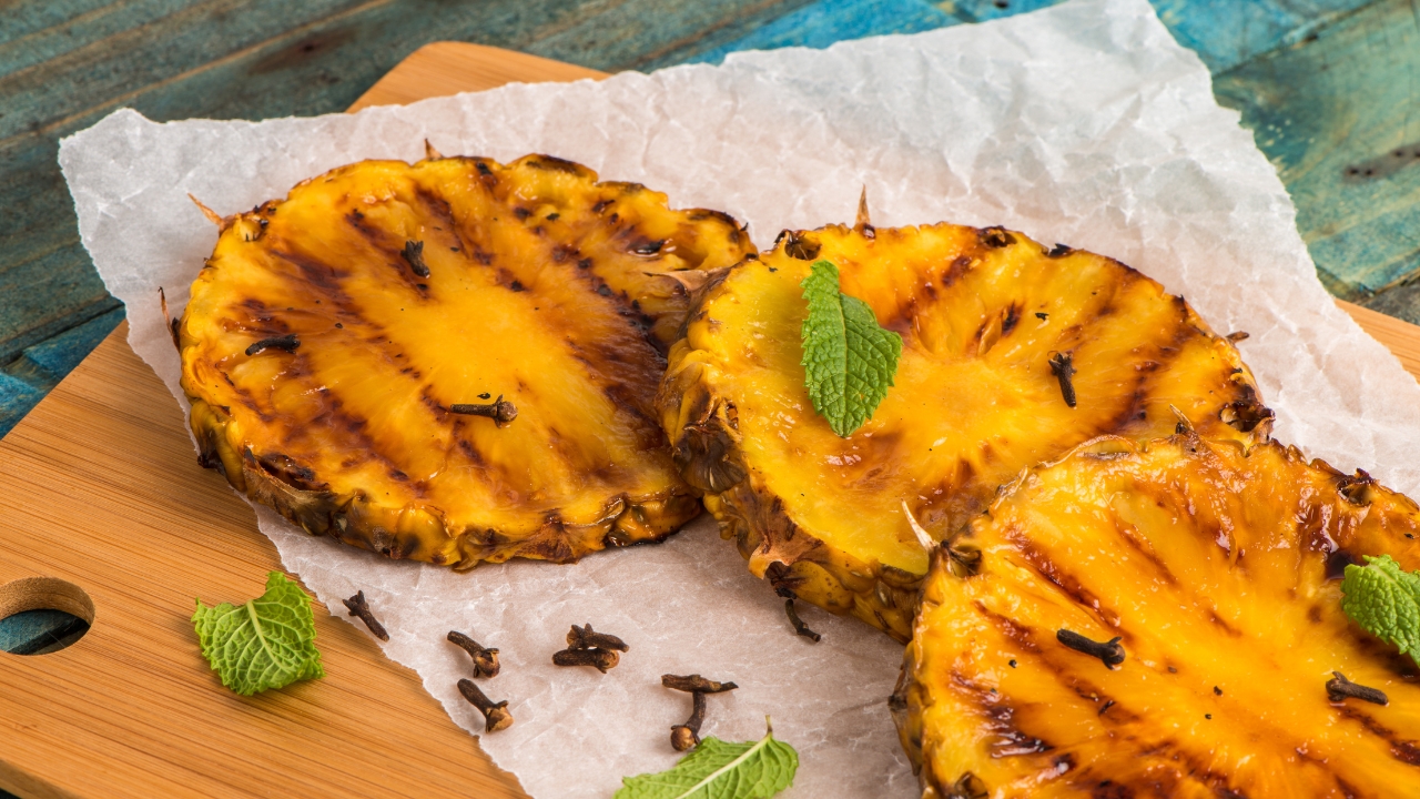 Grill pineapple slices