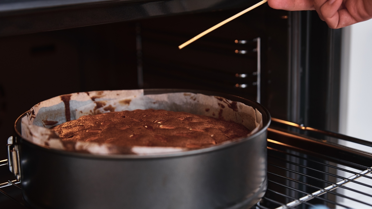baking an eggless cake in OTG