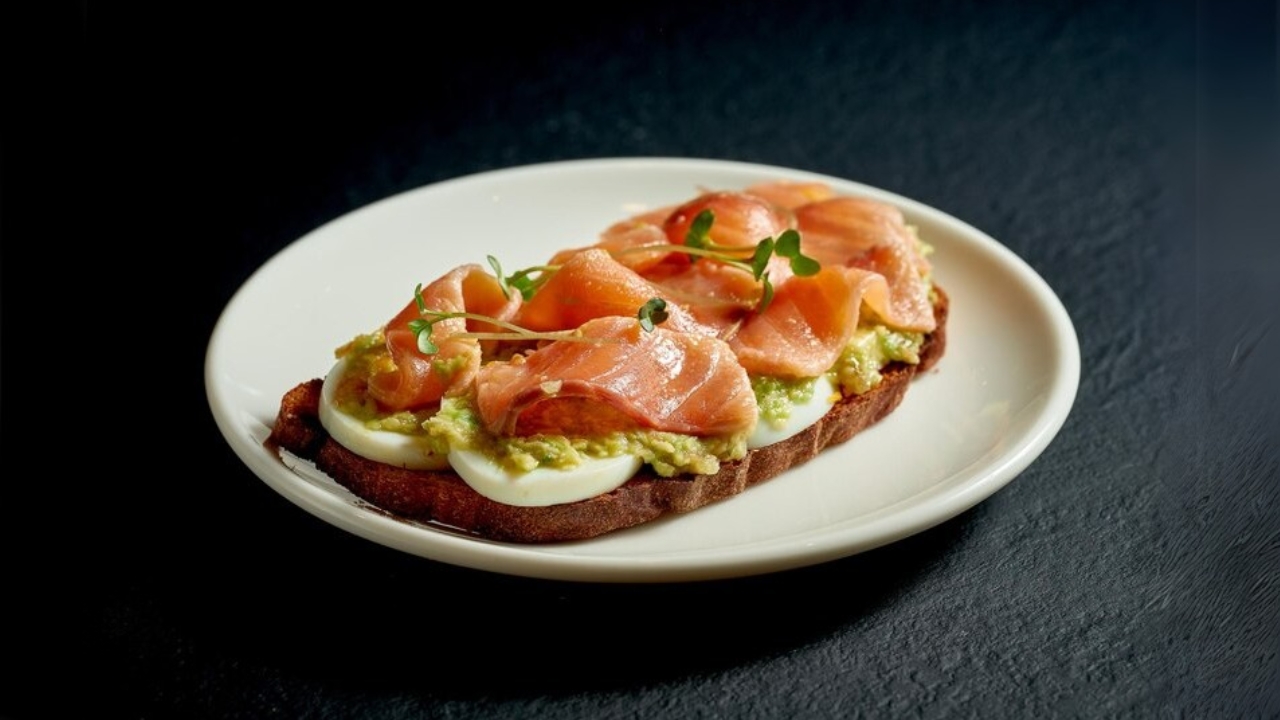 smoked salmon with avacado toast