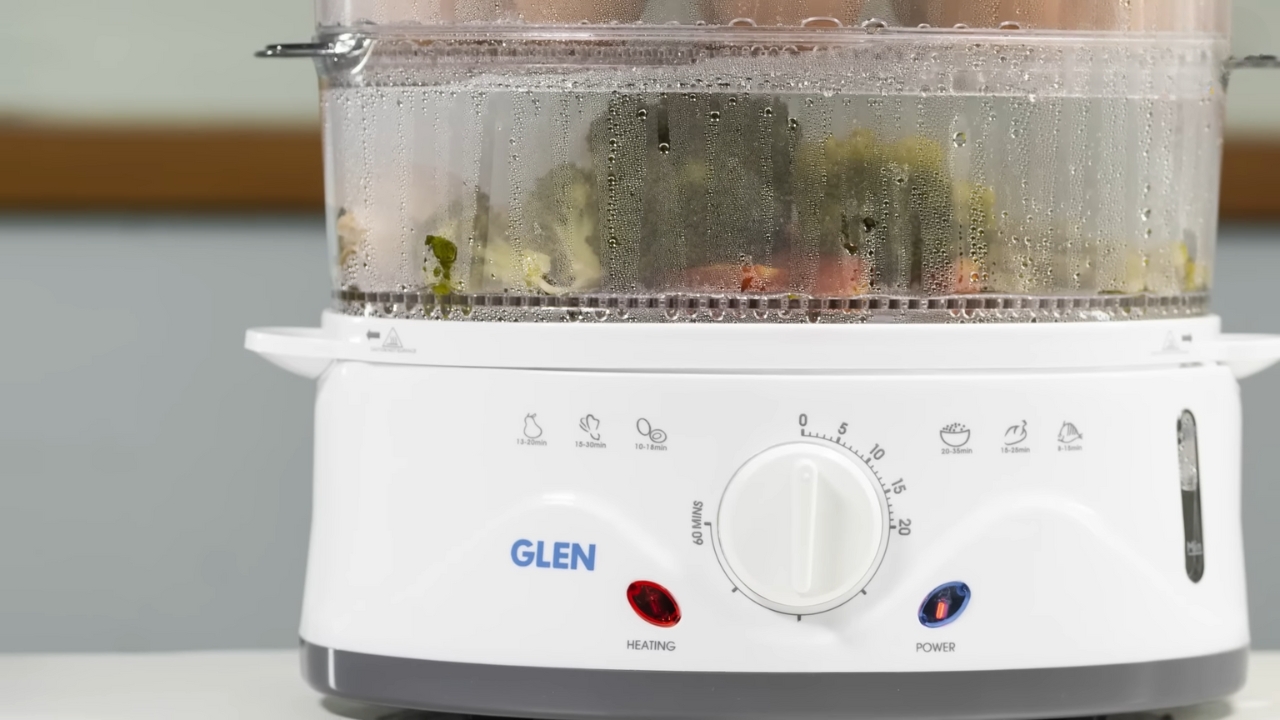 Preparing Idlis in electric steamer