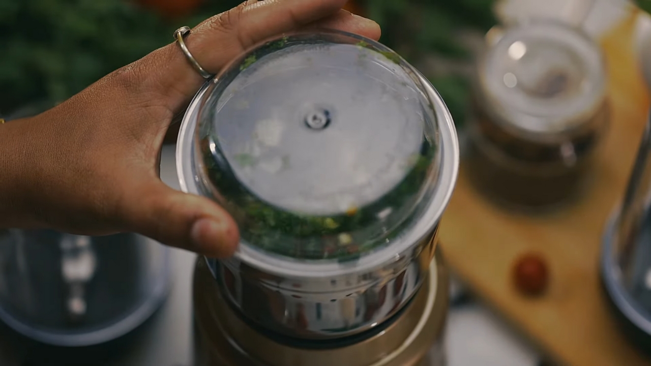 Blending chutney