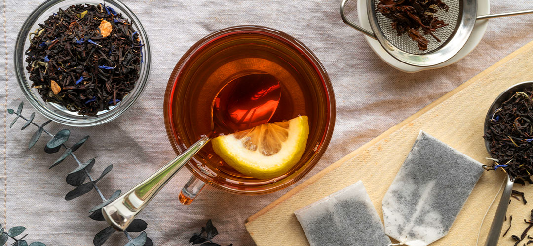 cup-with-aromatic-tea-table