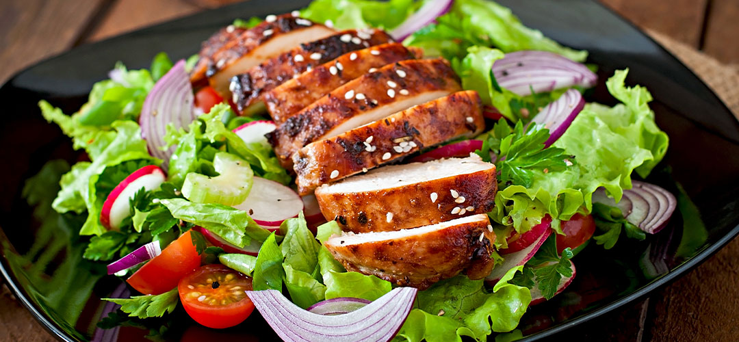 fresh-vegetable-salad-with-grilled-chicken-breast