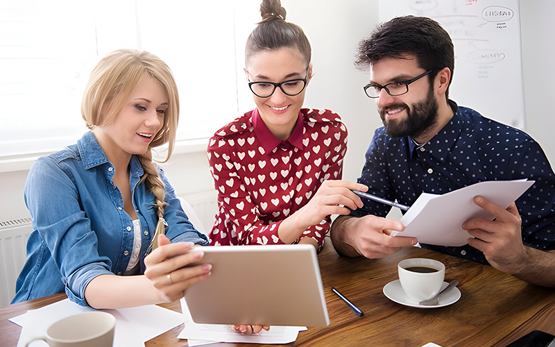how to start an eyewear business