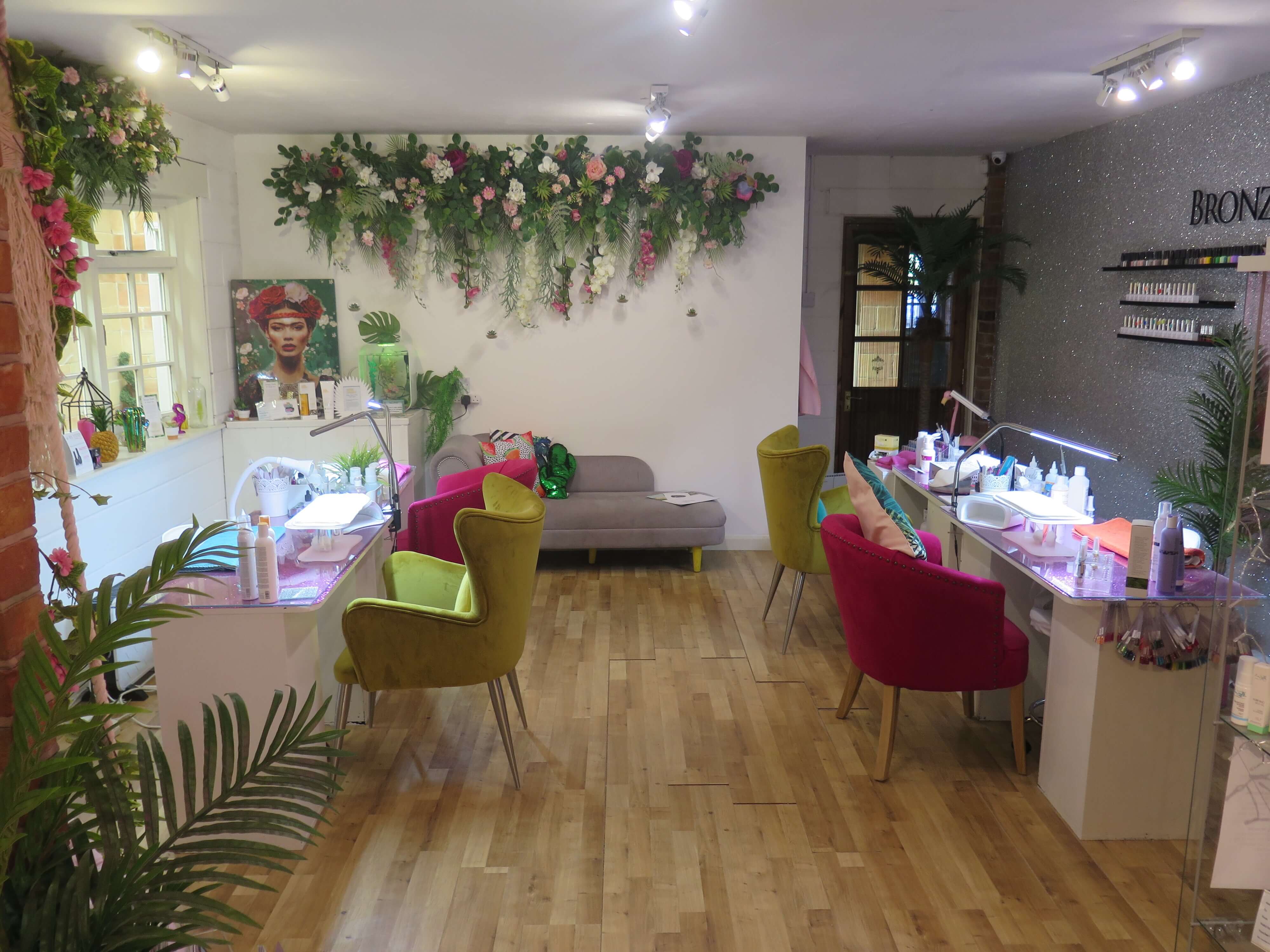 bronze and beautyful salon