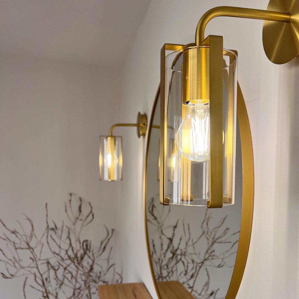 Light fixture in salon