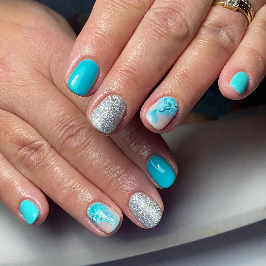 dreamy glitter nails