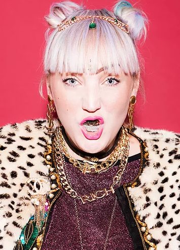 Lisa Farrall Headshot