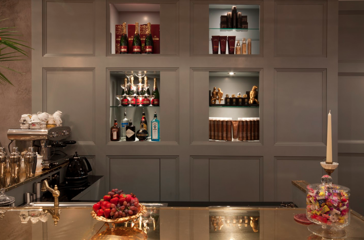Taylor Taylor Salon Bar