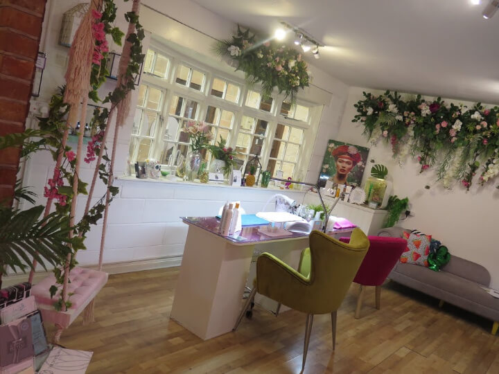 bronze and beautyful salon