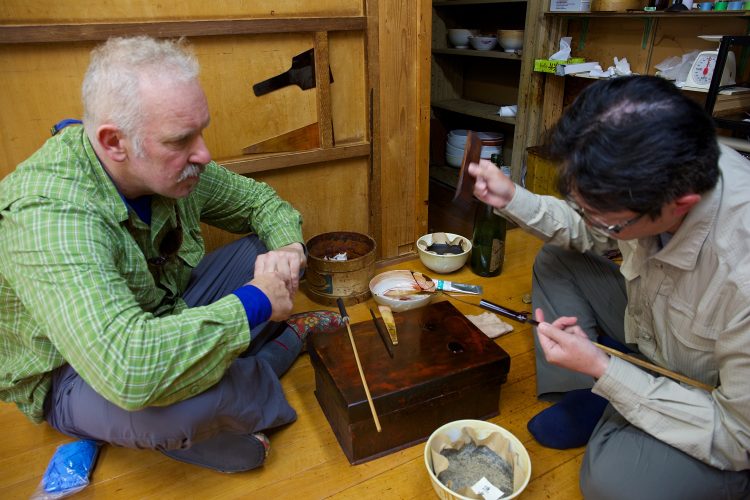 Shibuya-san working with Urushi laquer. 