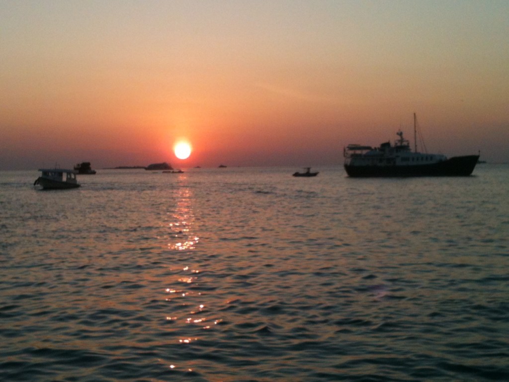 1 Maldives - tropical sunset