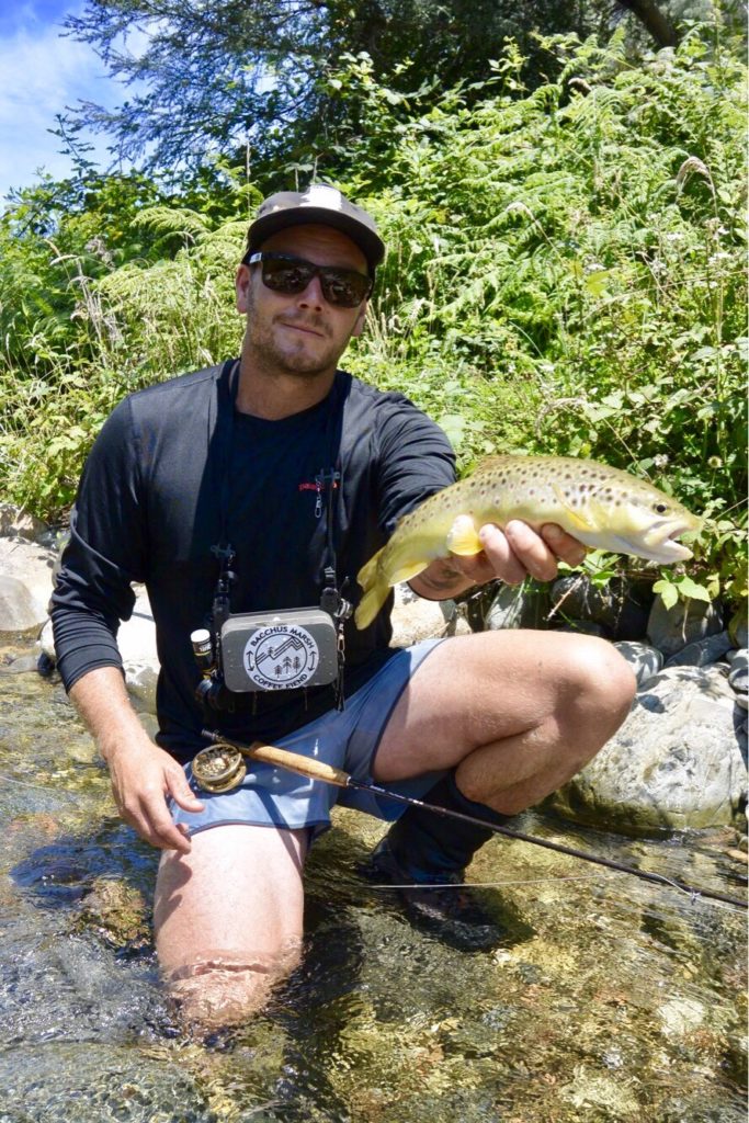 Kiel with a mountain stream brown.